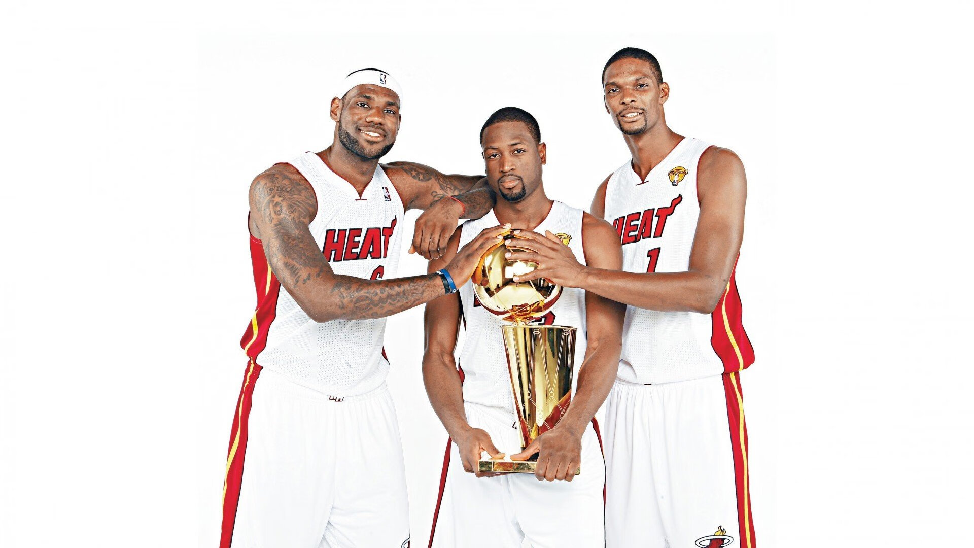 “逆境生存：车手在极端气候下的英雄演绎”